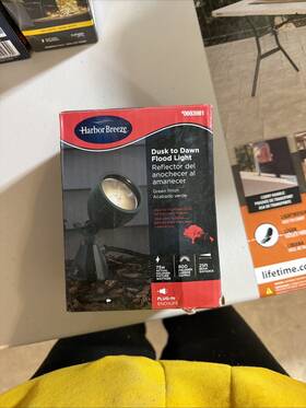 Zdl1149 Harbor Breeze 380 -lumens 75 -watt Green Low Voltage Plug-in Halogen Flood Light
